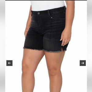 NWT Liverpool The Gia Glider Pull On High Waist Raw Hem Short Washed Black